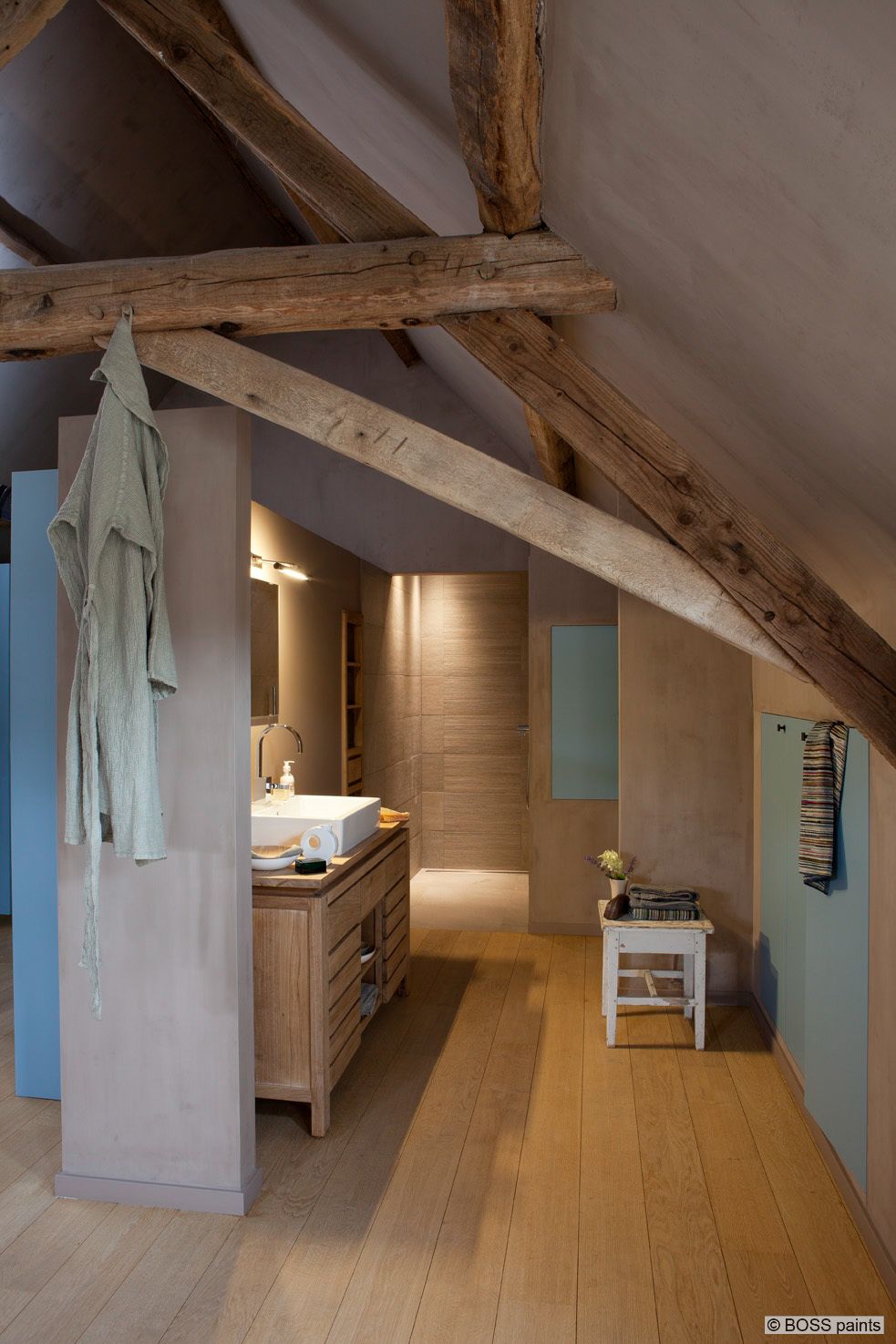 Naadloze Aqua Sensa badkamer met warm daglicht