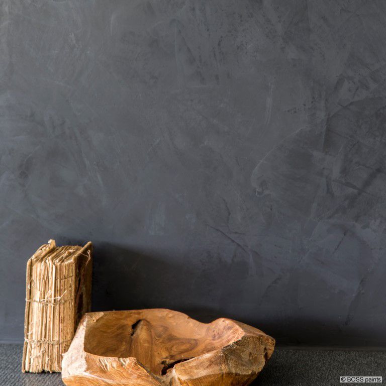 Stucco Puro glansstuc in diep zwart met een gepolierde marmerlook op een binnenwand